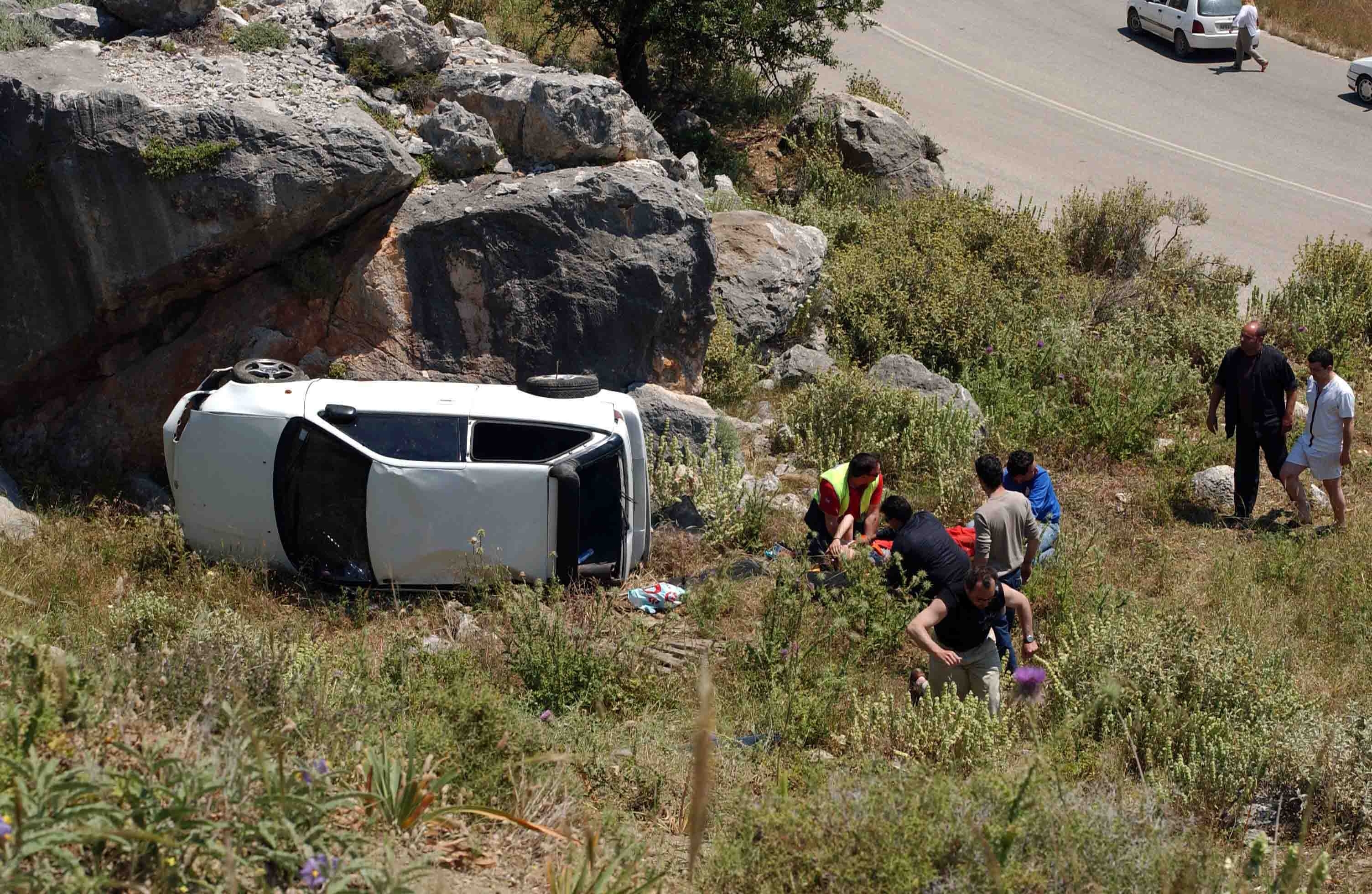 Γιαγιά έπεσε σε γκρεμό και σώθηκε!