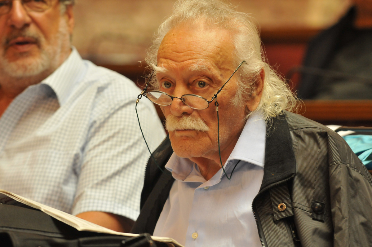 Τι ζητά ο Μανώλης Γλέζος για τις γερμανικές αποζημιώσεις και το κατοχικό δάνειο