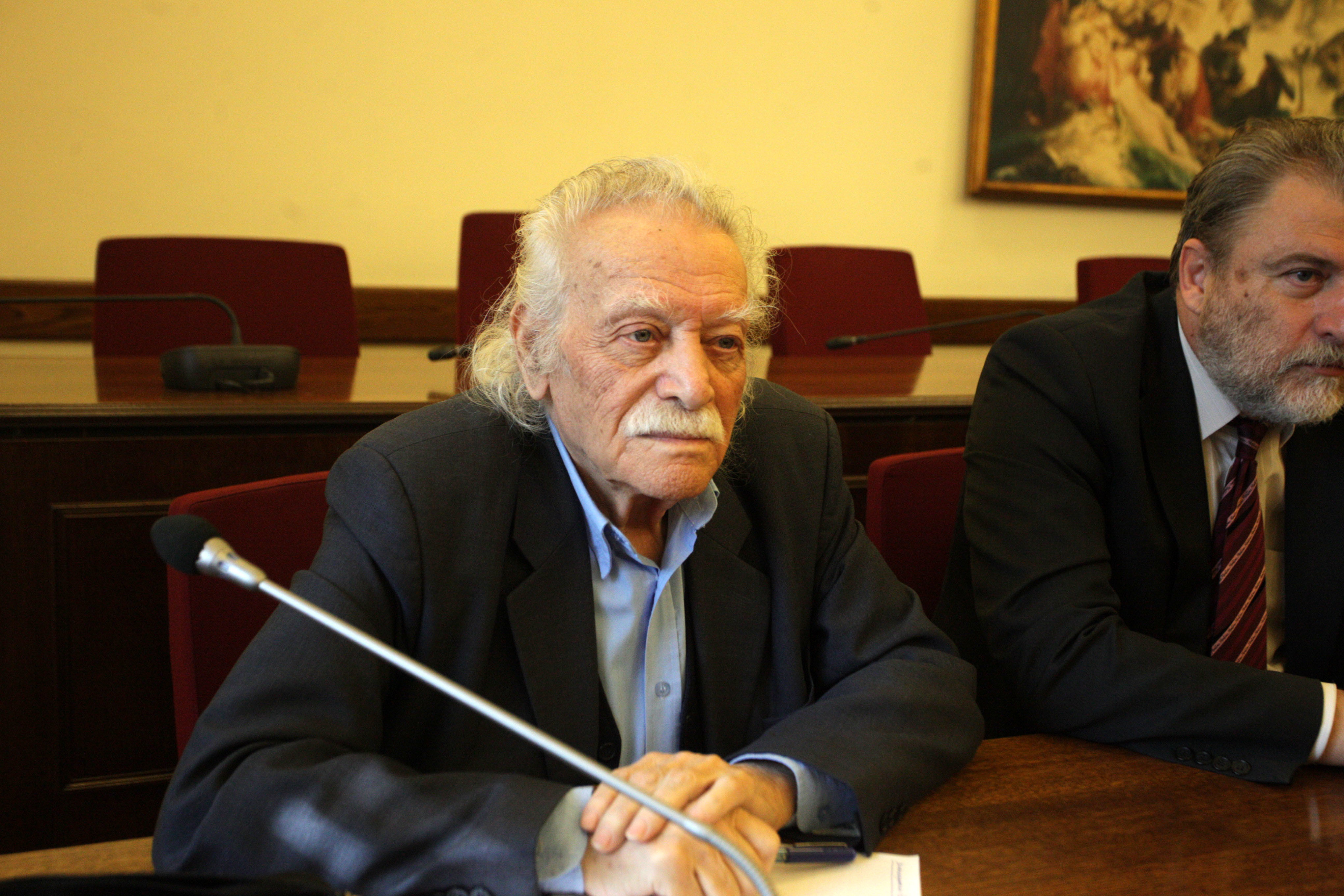 Στα 30.000 έβαλε ο Γλέζος το όριο του εσωτερικού δανεισμού!