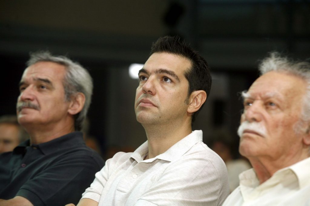 Έξαλλος ο Γλέζος με Χουντή για την έδρα!