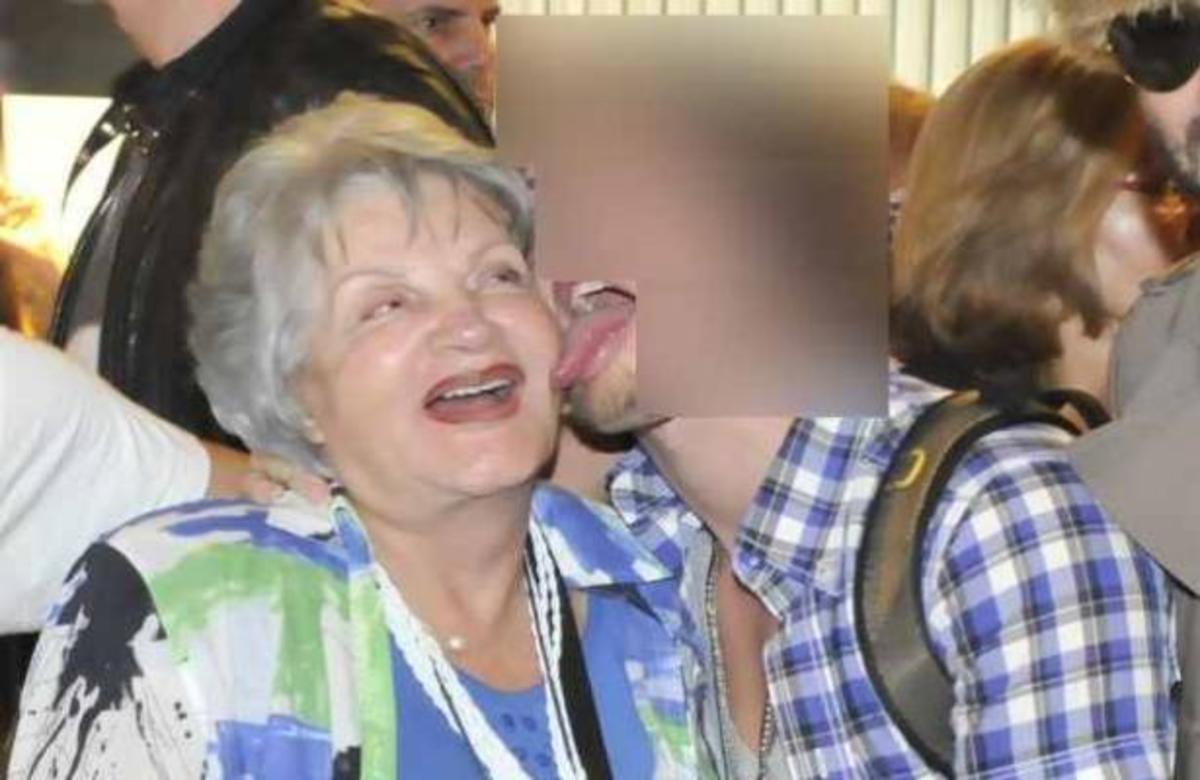 Ηθοποιός των Βασιλιάδων γλείφει την γιαγιά του μπροστά στην κάμερα!