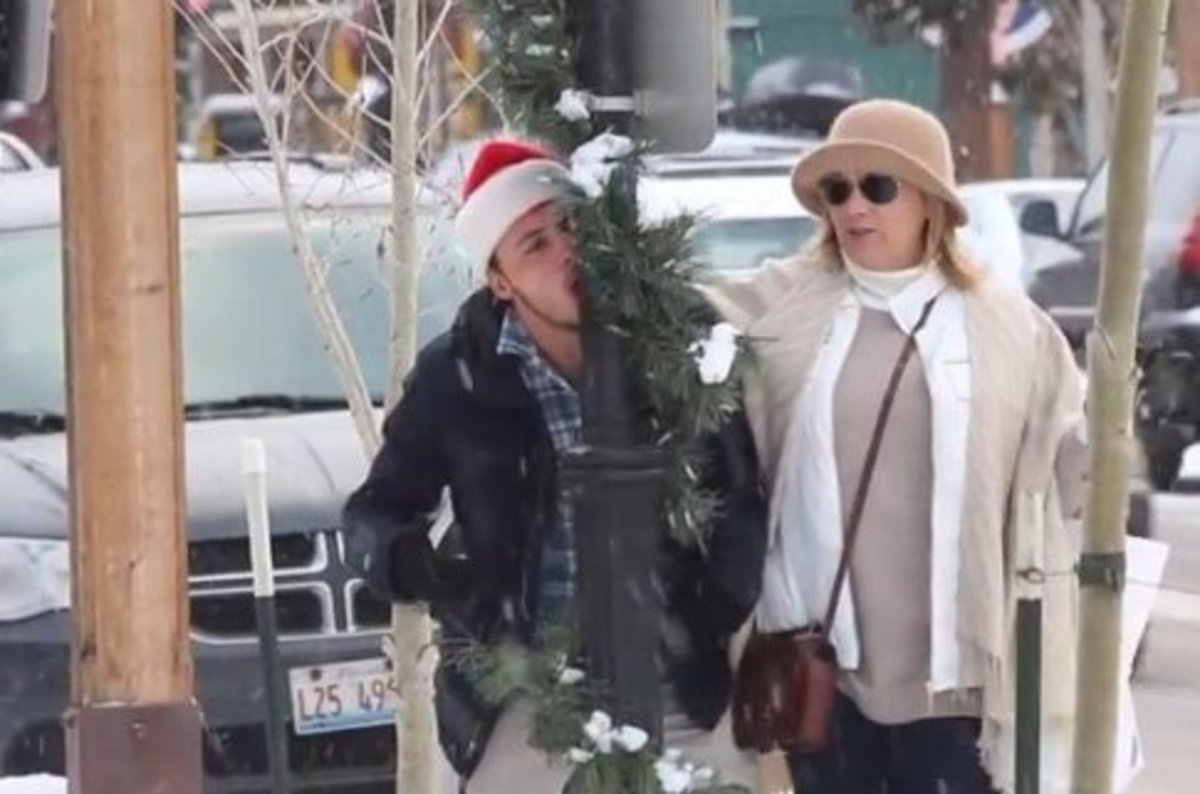 Κόλλησε η γλώσσα του στην παγωμένη κολόνα – Δείτε βίντεο