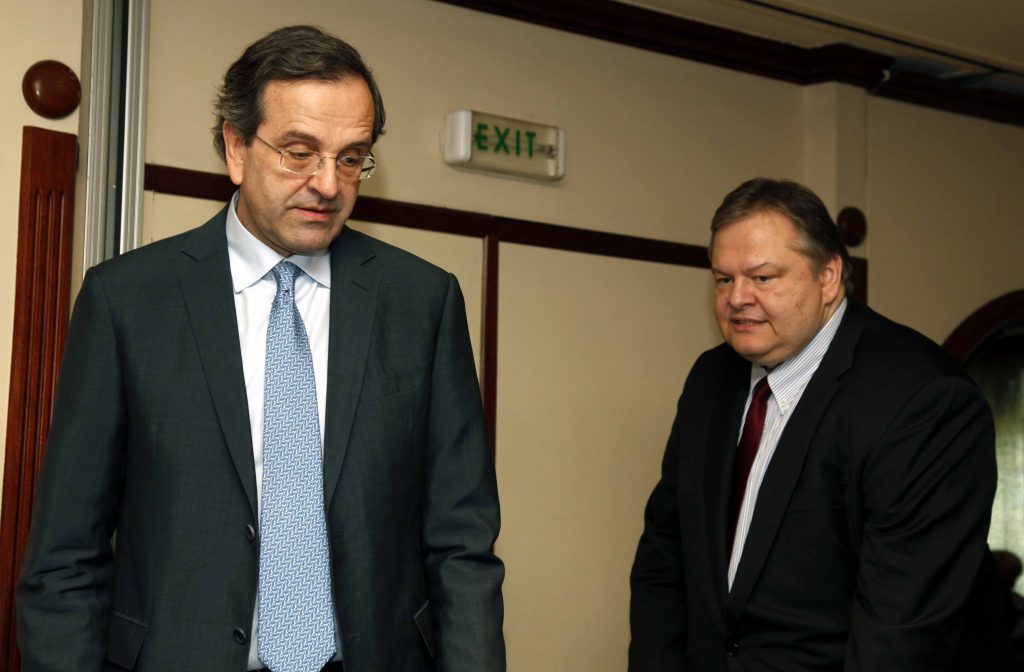 Με φορτία υπογραφών, διακηρύξεων, οραμάτων και πατάτας