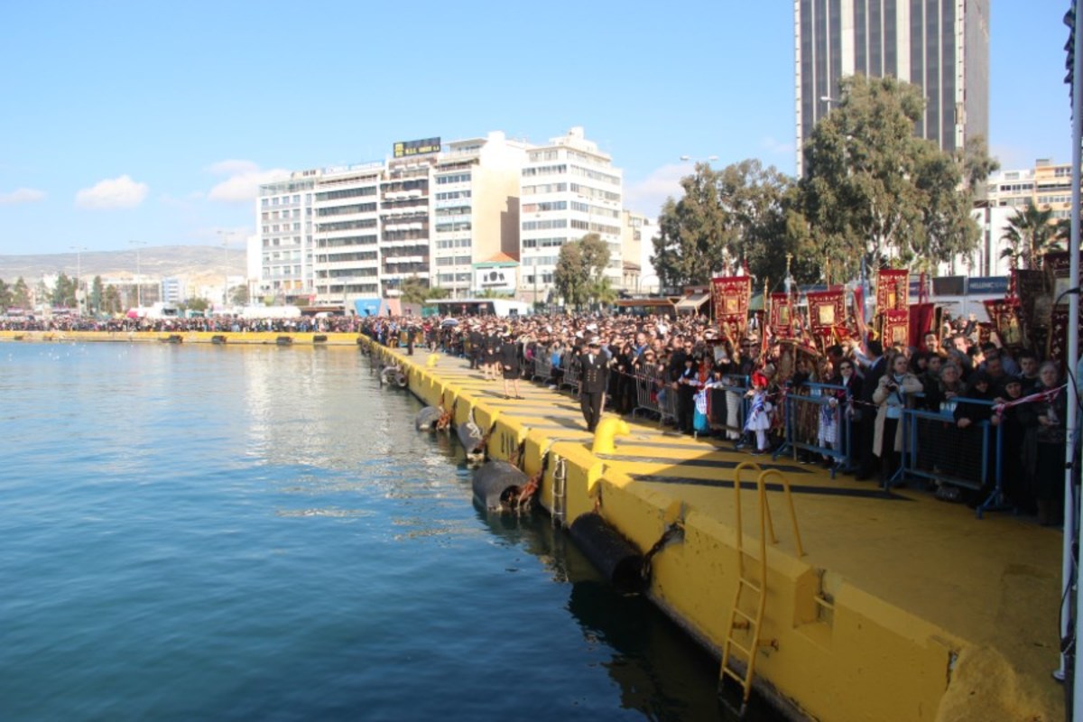 Οι Παλαιοημερολογίτες γιόρτασαν στον Πειραιά τα Θεοφάνεια