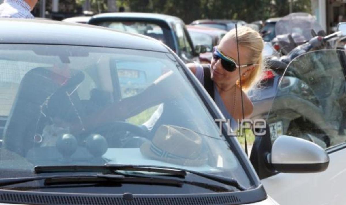 Δέσποινα Βανδή: Στο πλευρό της Μαστροκώστα μετά το ατύχημα!