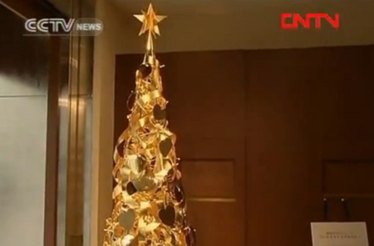 Χριστουγεννιάτικο δέντρο από ατόφιο χρυσάφι – BINTEO