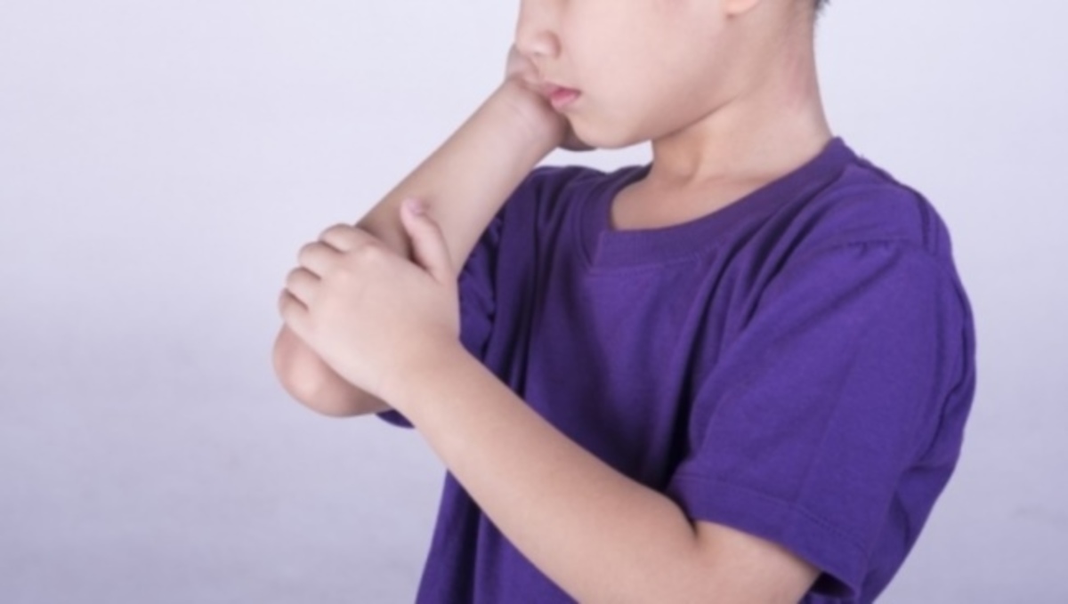 Γονείς προσοχή! Νόσος Still: Τα συμπτώματα της παιδικής ρευματοειδούς αρθρίτιδας