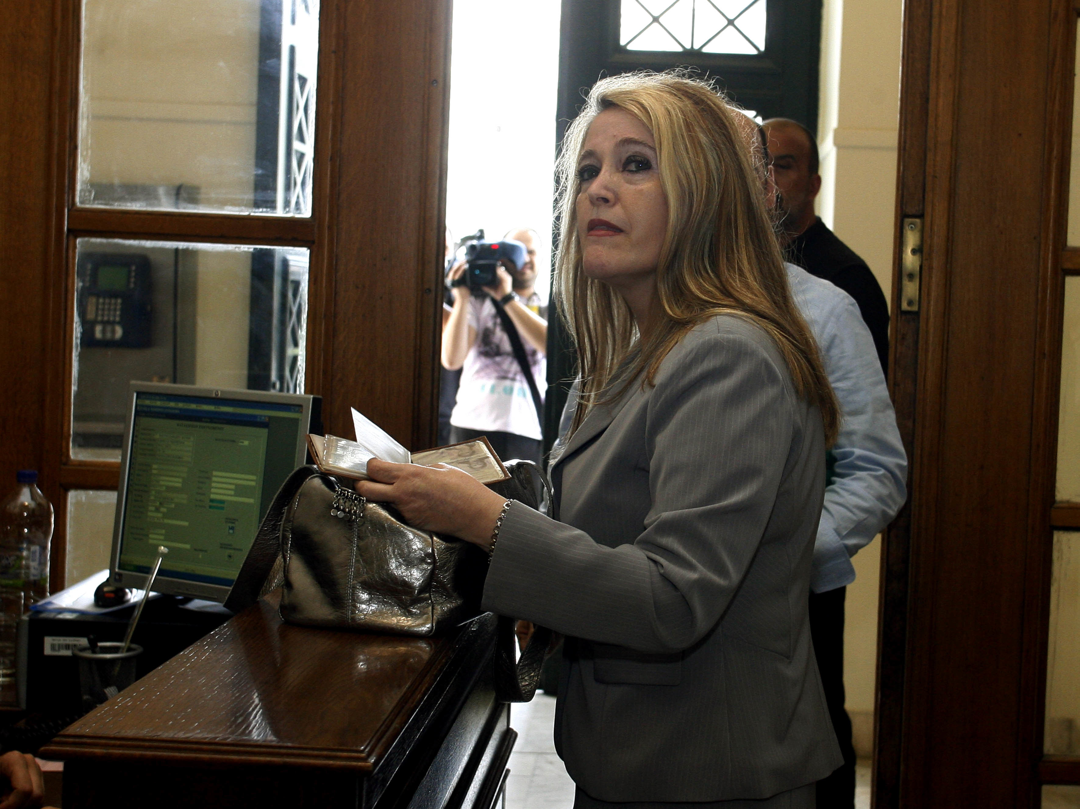 Η γραμματέα του Μ. Χριστοφοράκου ζητά να επαναπροσληφθεί στη Siemens