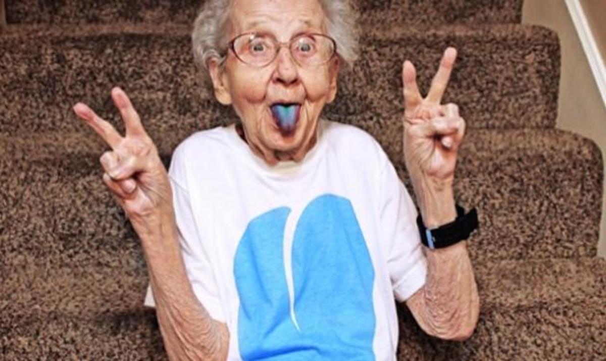 Grandma Betty: Ζει τις τελευταίες της μέρες με χαρά και βάζει στην άκρη τον καρκίνο! Η γιαγιά με τους χιλιάδες followers!