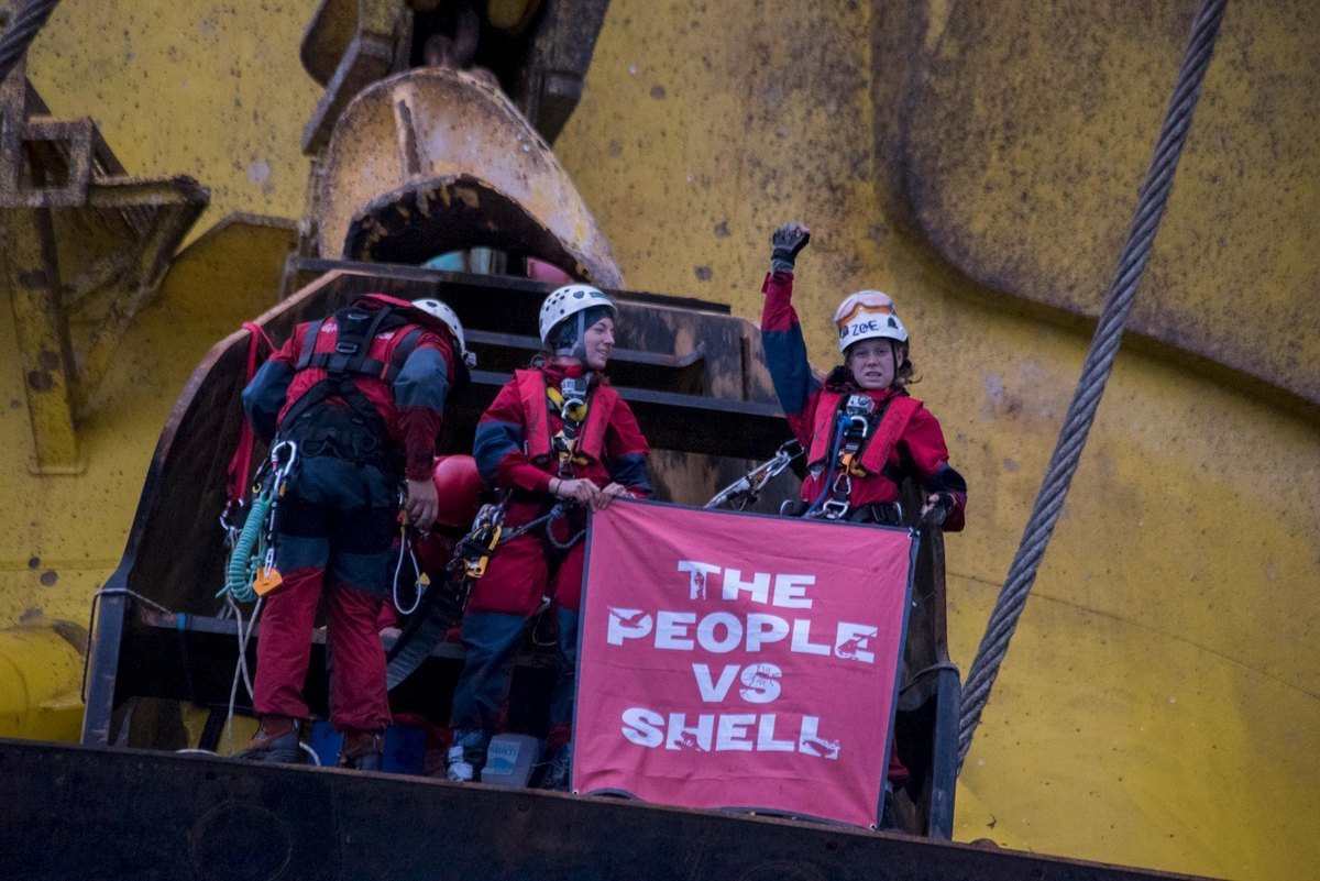 ΗΠΑ: Ακτιβιστές της Greenpeace εγκατέλειψαν την πετρελαϊκή εξέδρα της Shell
