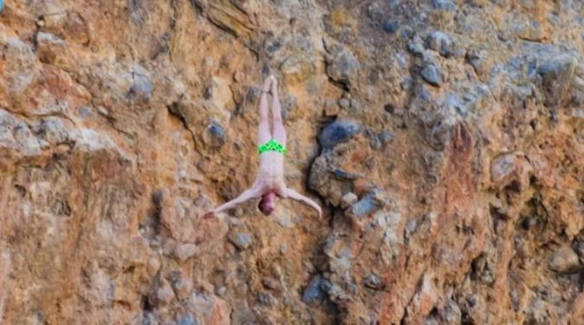 Εντυπωσιακές βουτιές από γκρεμό