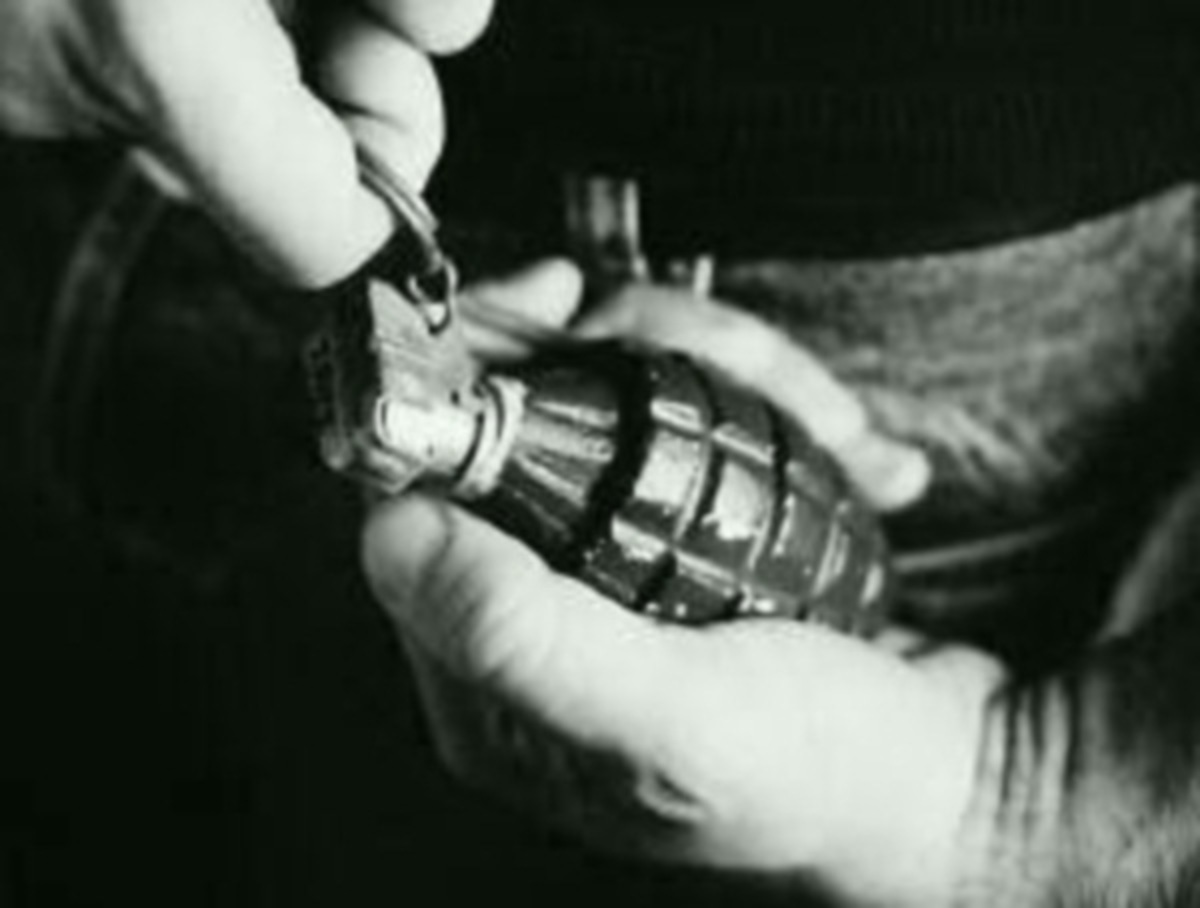 Σέρρες: Πάνω από 200 χειροβομβίδες βρέθηκαν στο κέντρο της πόλης, απέναντι απο σχολείο!