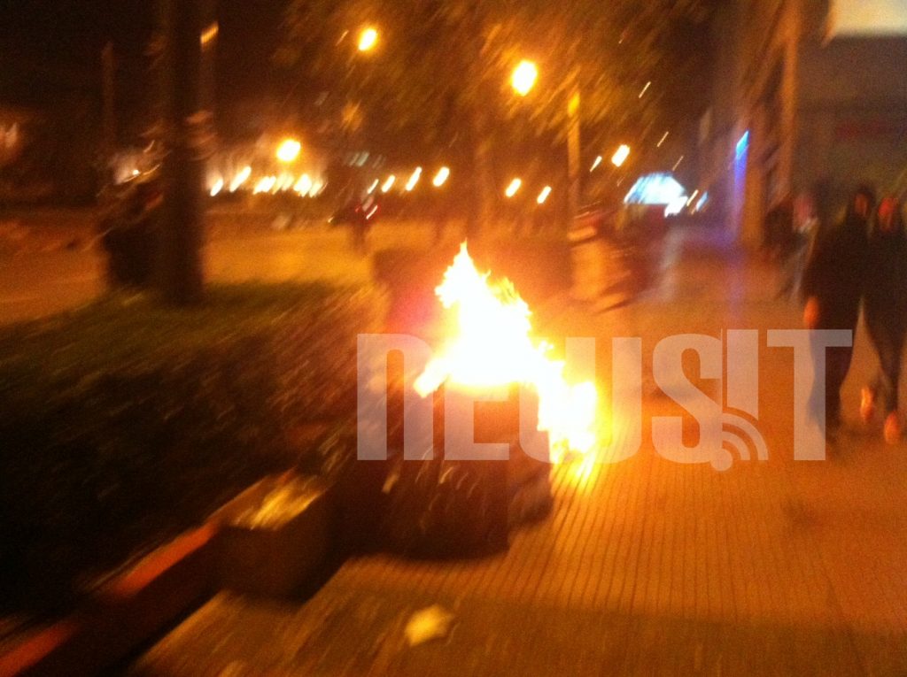 Σε εξέλιξη πορεία στη μνήμη του Αλ. Γρηγορόπουλου – Φωτιές σε κάδους στα Εξάρχεια