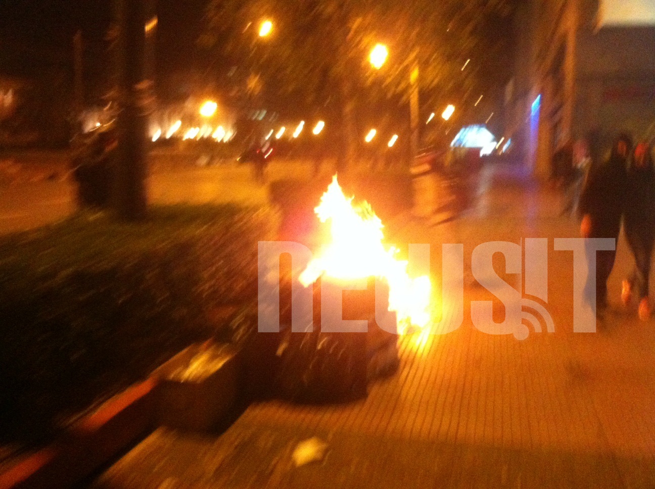 Σε εξέλιξη πορεία στη μνήμη του Αλ. Γρηγορόπουλου – Φωτιές σε κάδους στα Εξάρχεια