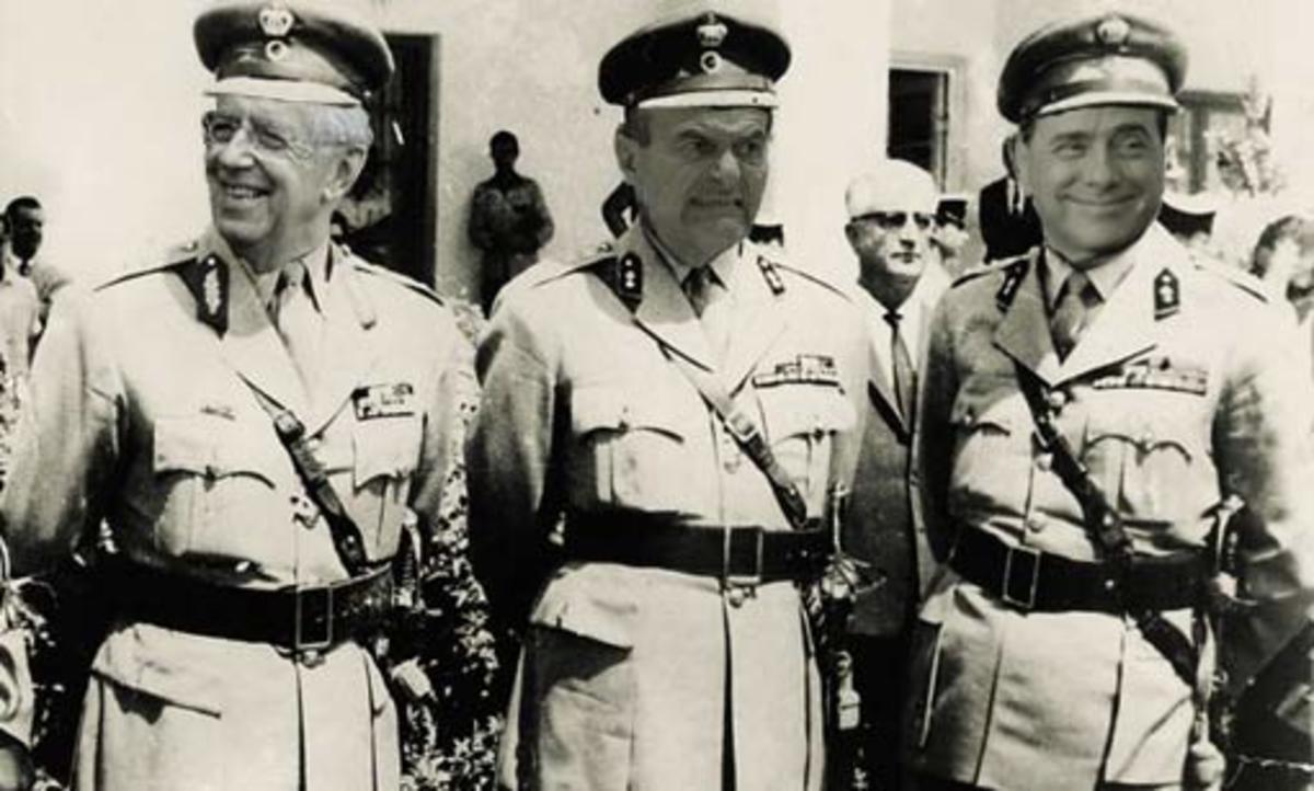 Μπέπε Γκρίλο: “Έντυσε” Μόντι, Μπερσάνι, Μπερλουσκόνι στρατηγούς της χούντας! (ΦΩΤΟ)