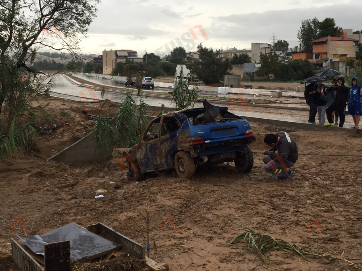 Κακοκαιρία: Αυτό είναι ό,τι απέμεινε από το αυτοκίνητο της αγνοούμενης στο Καματερό