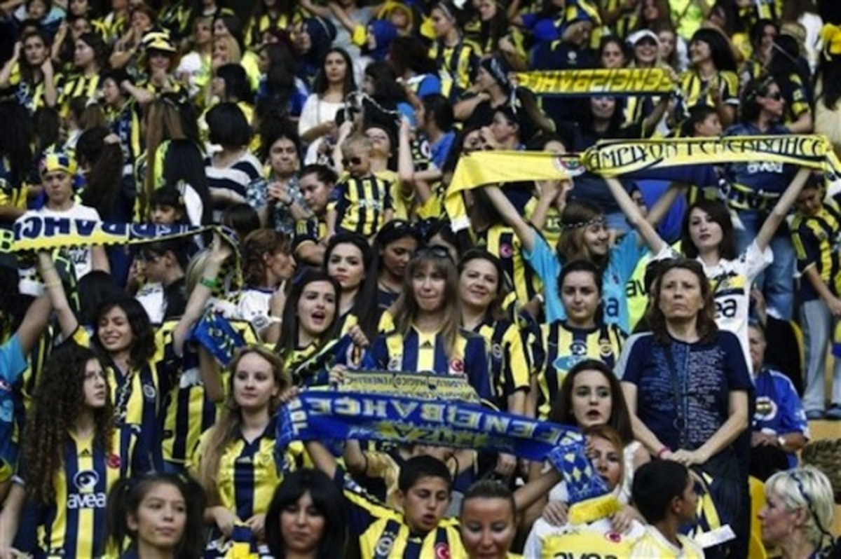 Γεμίζουν με γυναίκες τα γήπεδα στην Τουρκία (ΒΙΝΤΕΟ & ΦΩΤΟ)