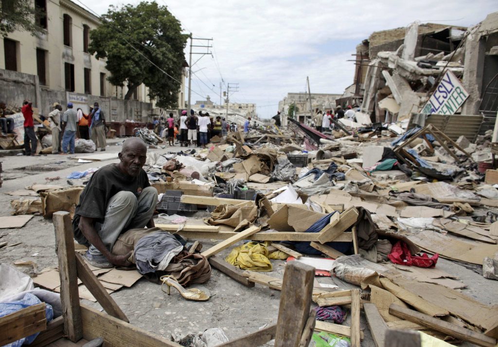 Ο πόνος στα μάτια των Αϊτινών δεν στερεύει ποτέ. ΦΩΤΟ REUTERS