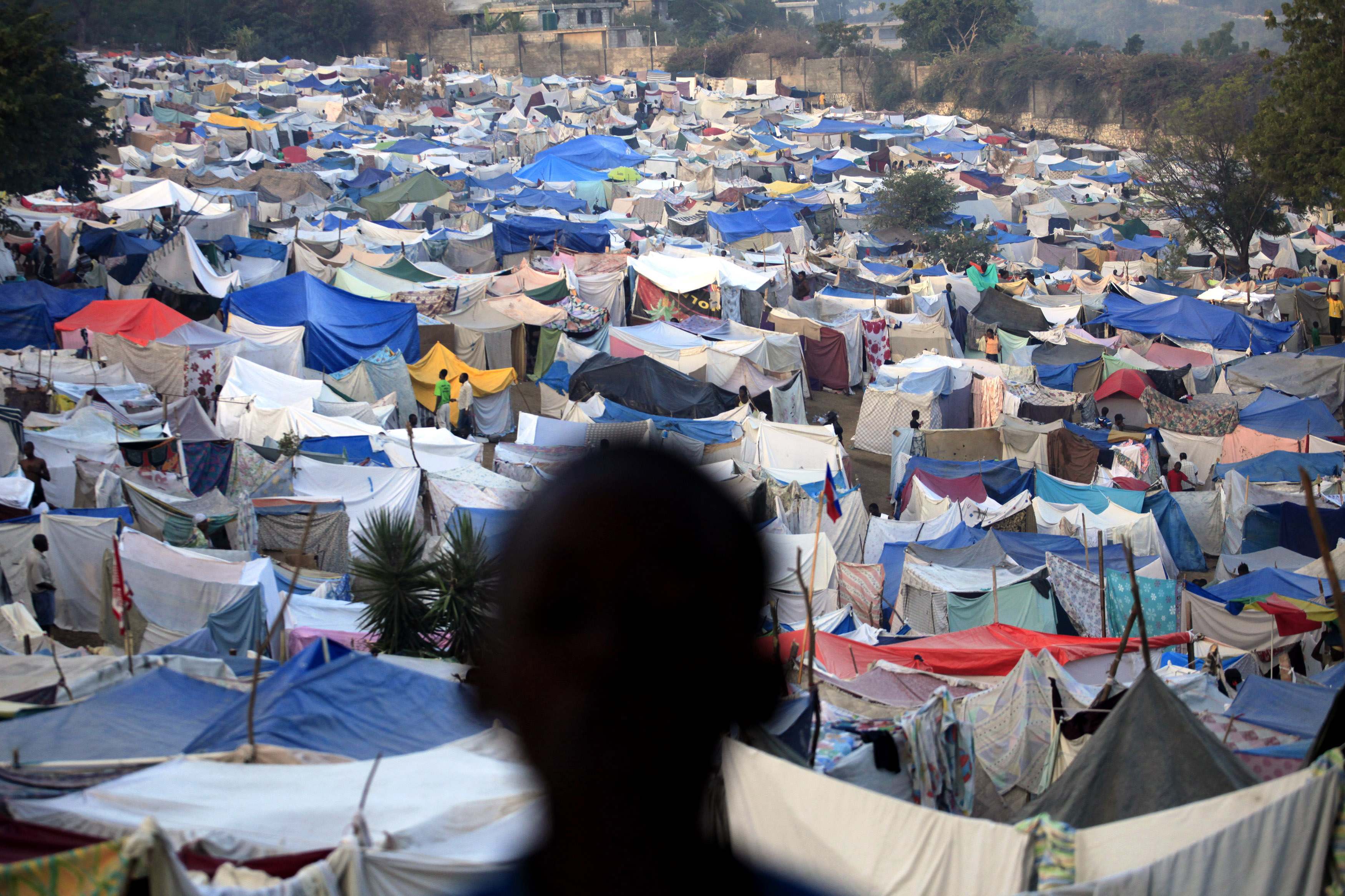 Οι καταυλισμοί όσων επέζησαν από τον σεισμό των 7 Ρίχτερ. ΦΩΤΟ REUTERS