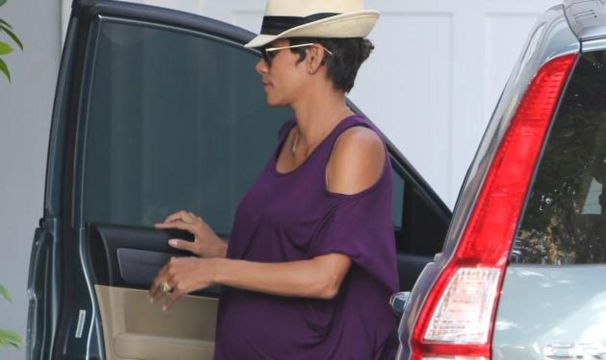 Halle Berry: Με την… κοιλιά στο στόμα,  αλλά δεν ρίχνει τους ρυθμούς της!