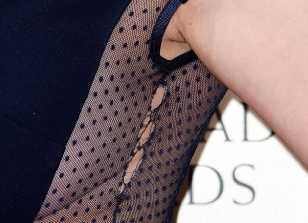 Το φόρεμα δεν άντεξε το πλούσιο στήθος της!