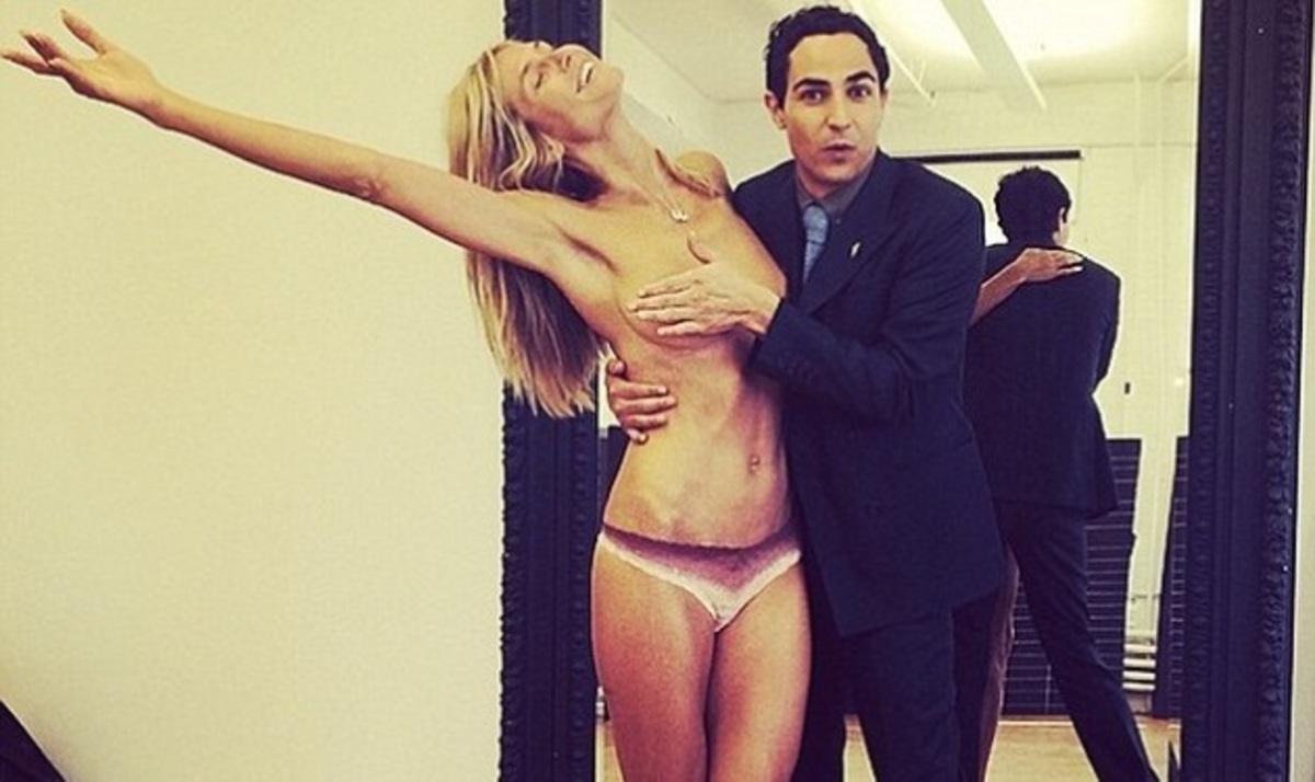 Η Heidi Klum χαίρεται να ποζάρει topless! Δες τις hot φωτογραφίες που ανεβάζει στο instagram