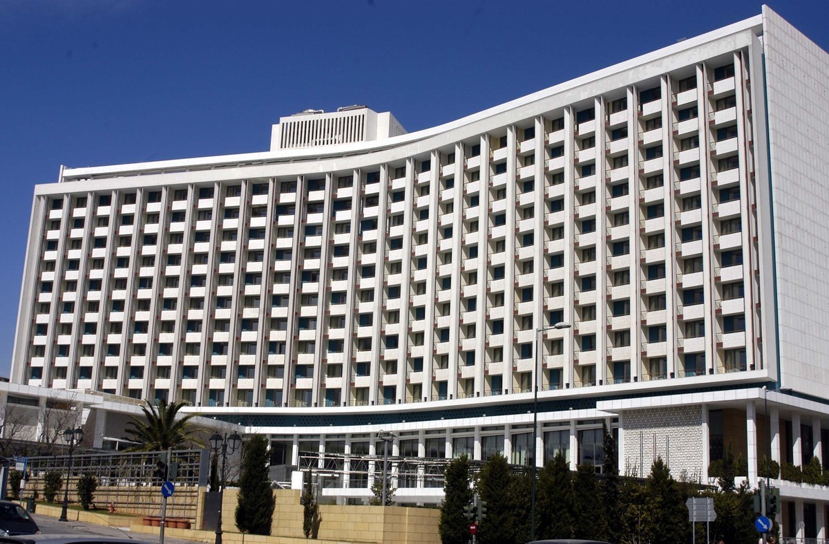 Πωλητήριο στο Hilton με τεράστιο ενδιαφέρον ξένων funds – Η ιστορία του ξενοδοχείου έμβλημα της Αθήνας