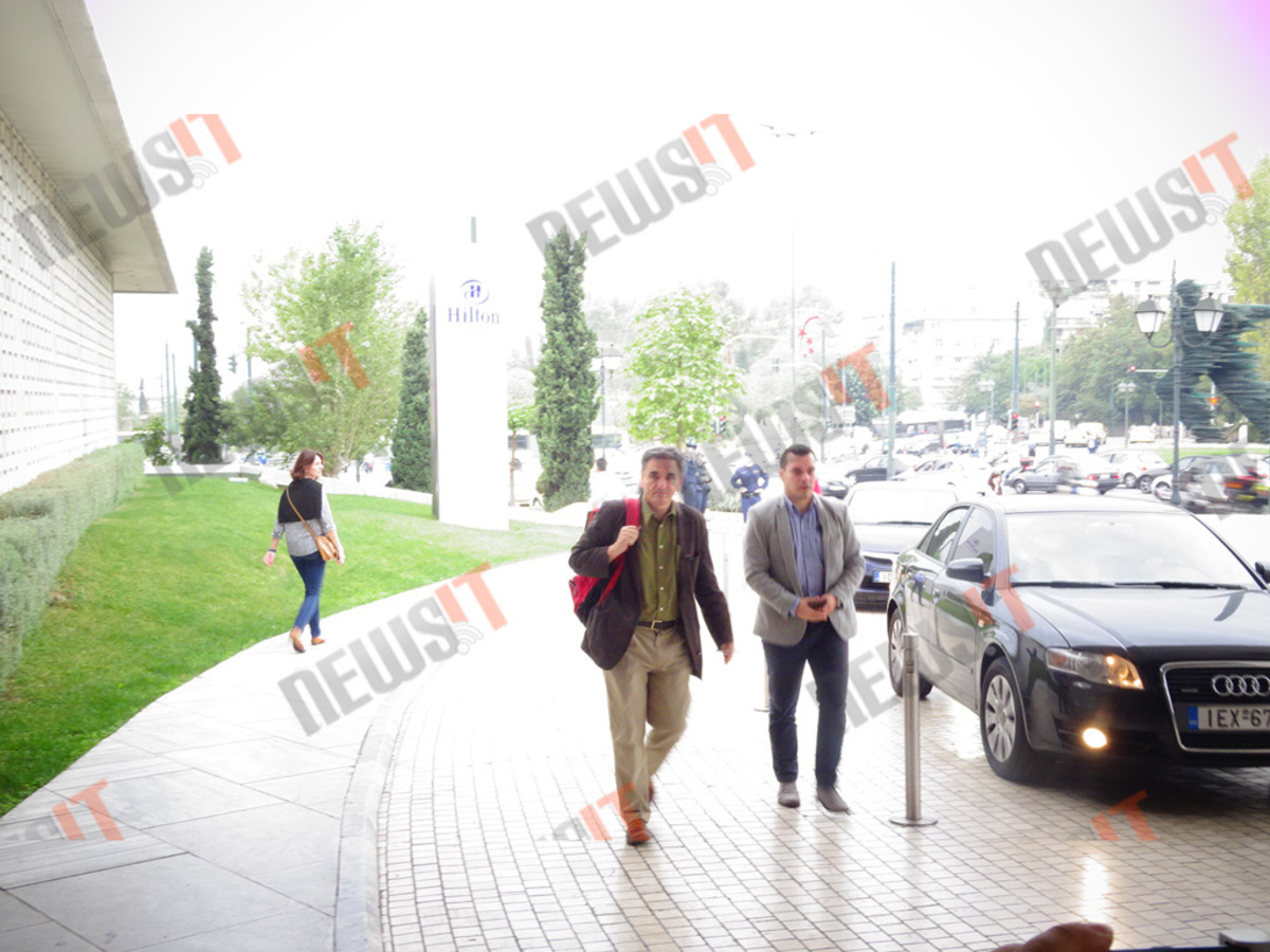 Η μισή κυβέρνηση κλειδώνεται στο ξενοδοχείο με την τρόικα