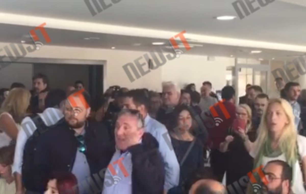 Ηλεκτρονική: Διεκόπη η συνέντευξη τύπου