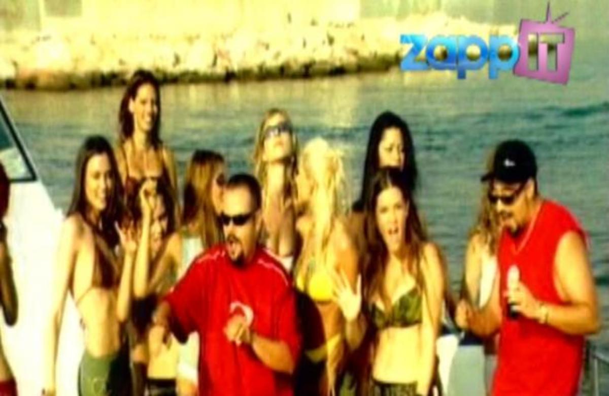 Ροζ μπικίνι, καλοκαιρινά ραντεβού και… λιωμένα παγωτά!