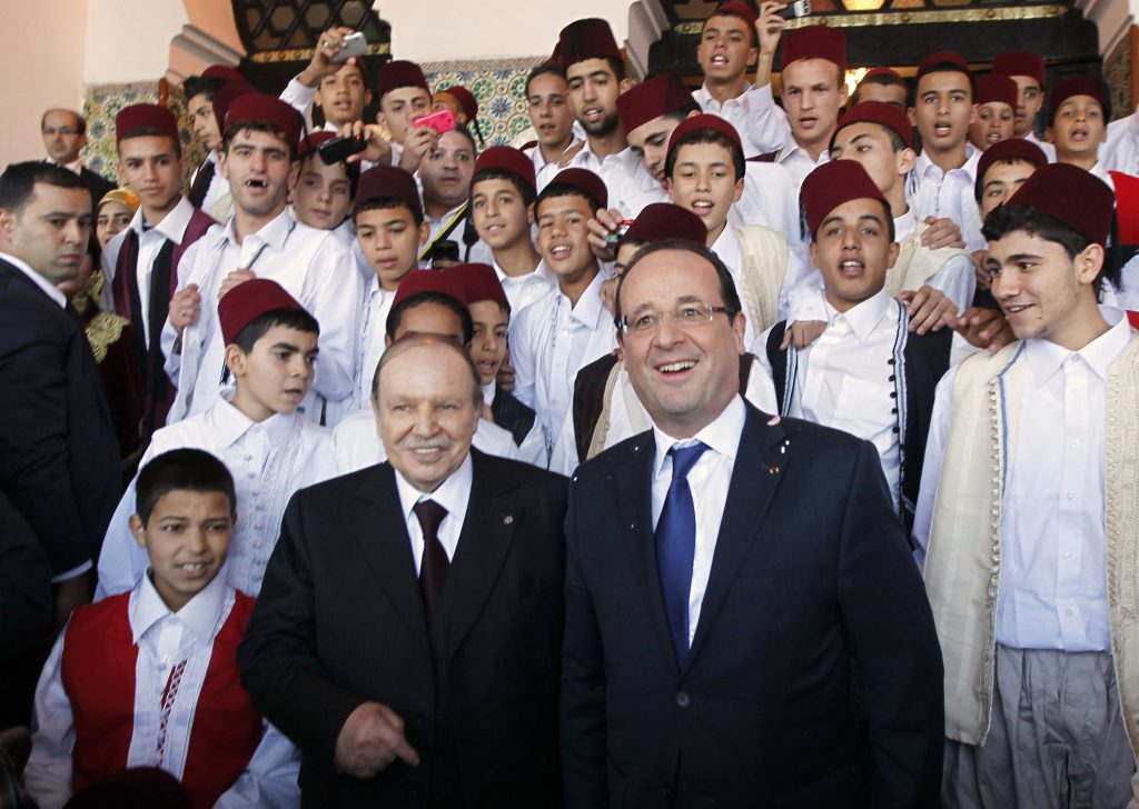 Αλγερία: Πυρκαγιά σε ταχυδρομείο την ώρα που ο Ολάντ κατευθυνόταν προς τη συνοικία