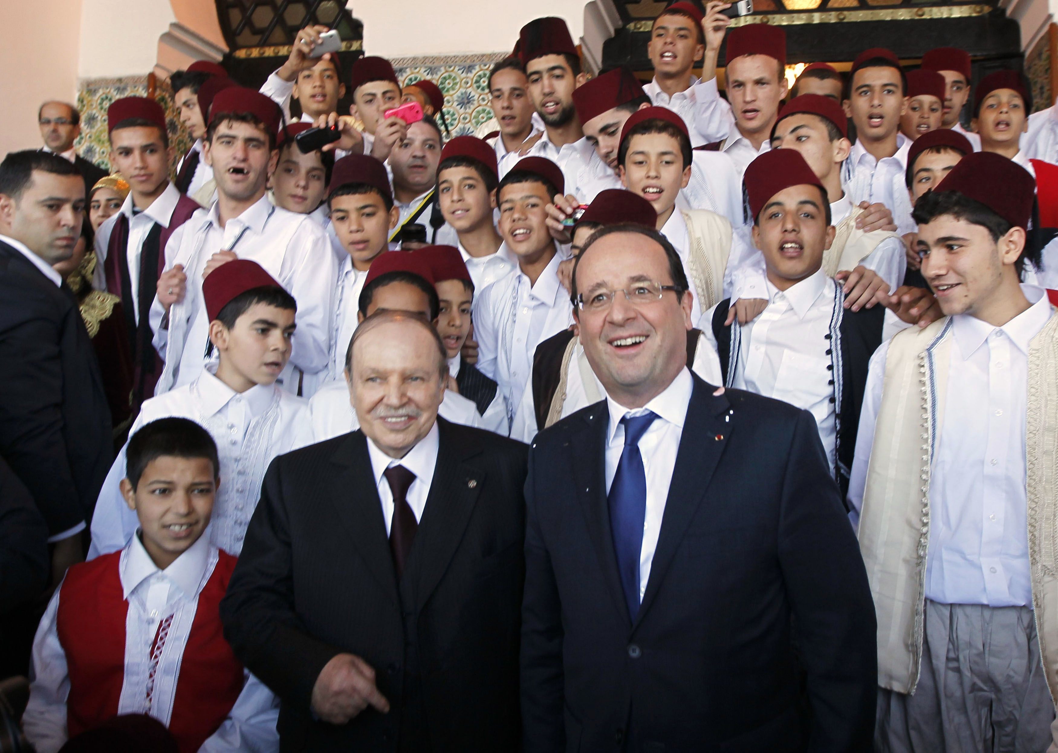 Αλγερία: Πυρκαγιά σε ταχυδρομείο την ώρα που ο Ολάντ κατευθυνόταν προς τη συνοικία