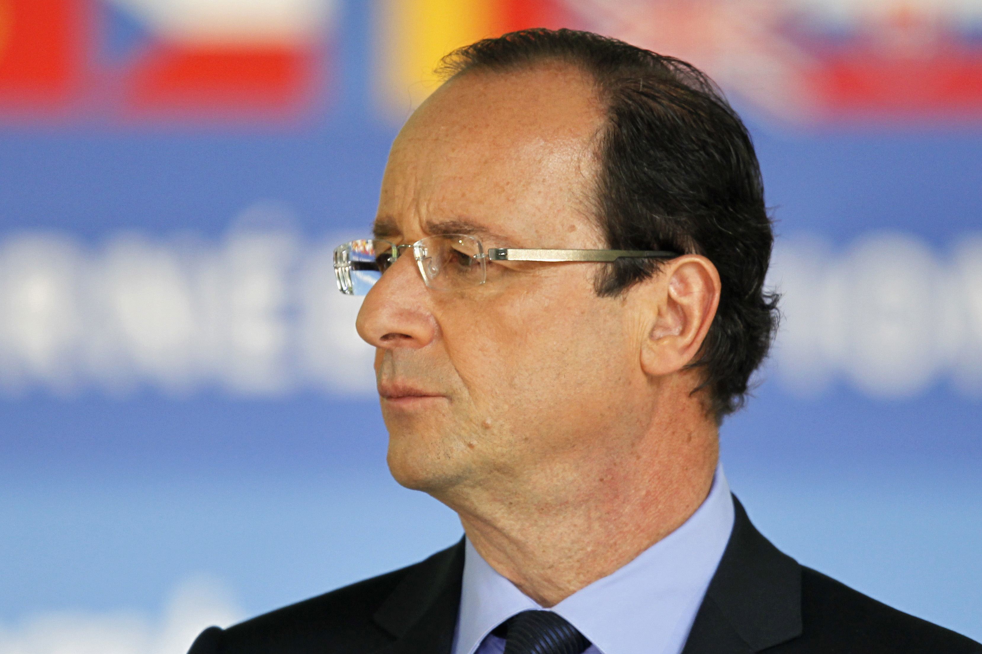 Ολάντ: Το Παρίσι θα διατηρήσει το στόχο του ελλείμματος στο 3% παρά τις προβλέψεις των Βρυξελλών