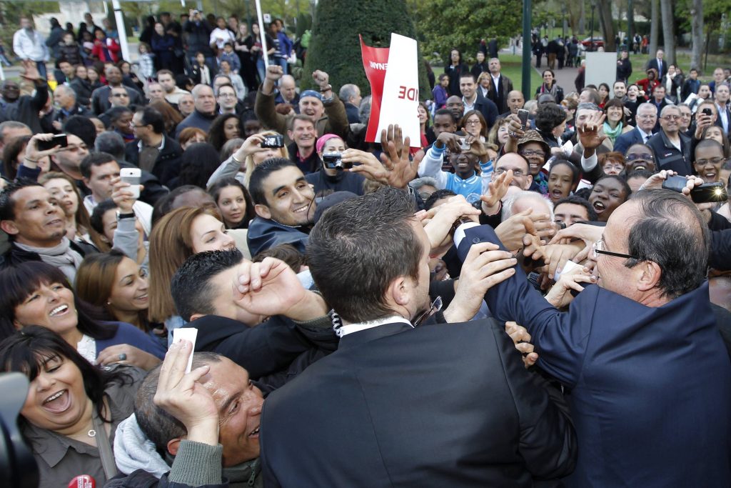 Ταυτόχρονες συγκεντρώσεις για Σαρκοζί και Ολάντ