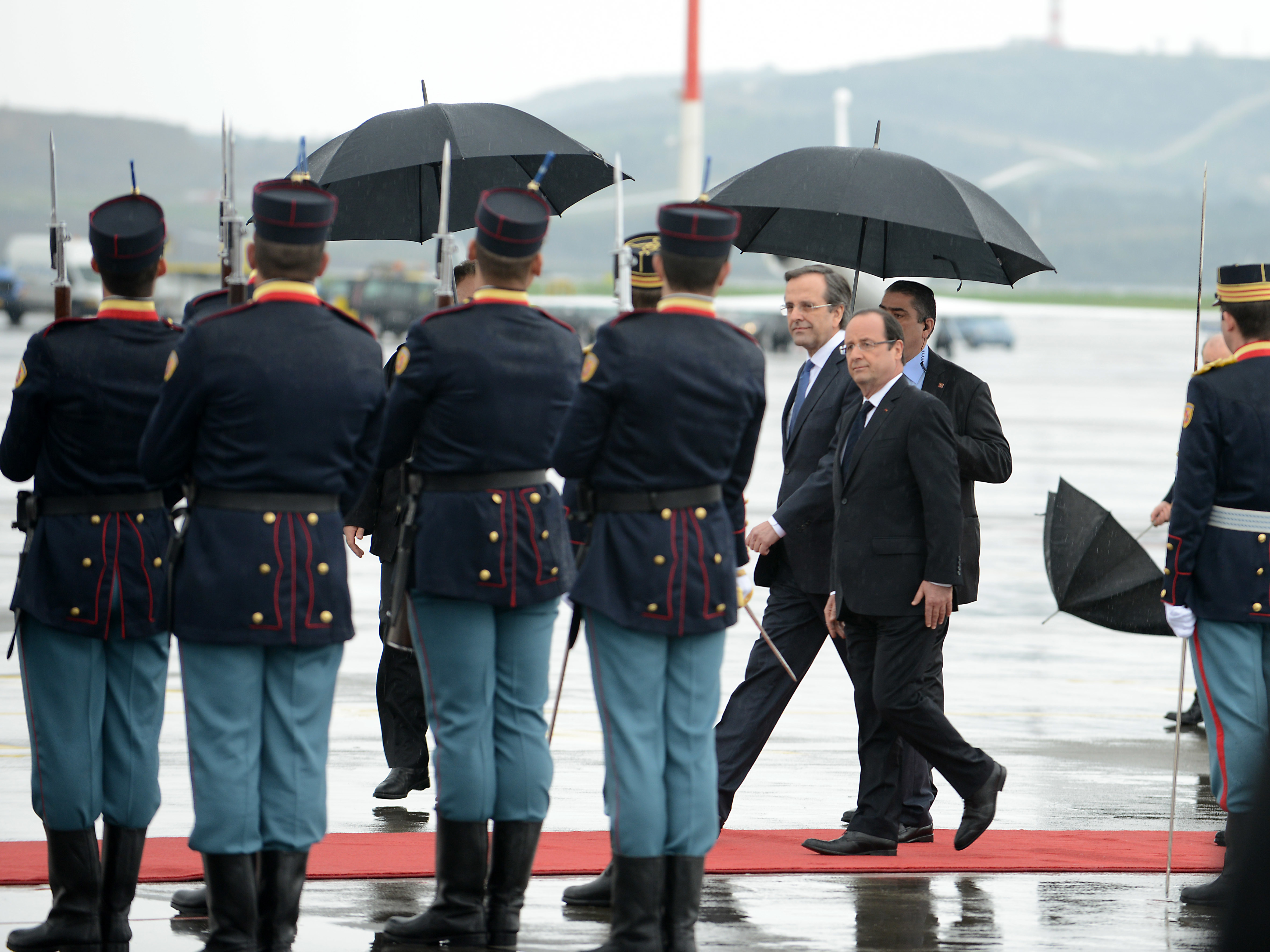 Σε κλίμα Βαλκανικών Πολέμων η υποδοχή Ολάντ! Φωτογραφίες και… παράπονα