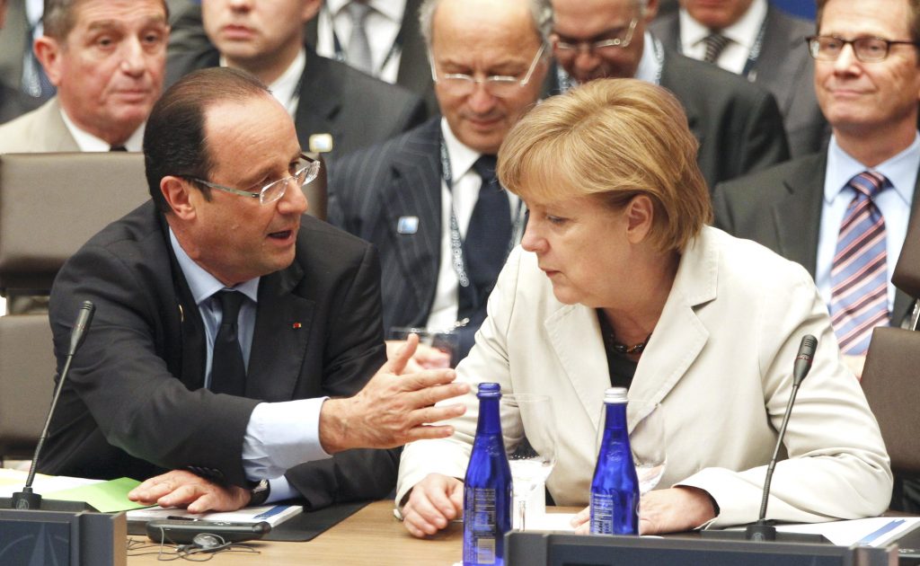 Γαλλία: Σφοδρή επίθεση της δεξιάς στον Ολάντ γιατί “βλάπτει τις γαλλογερμανικές σχέσεις”