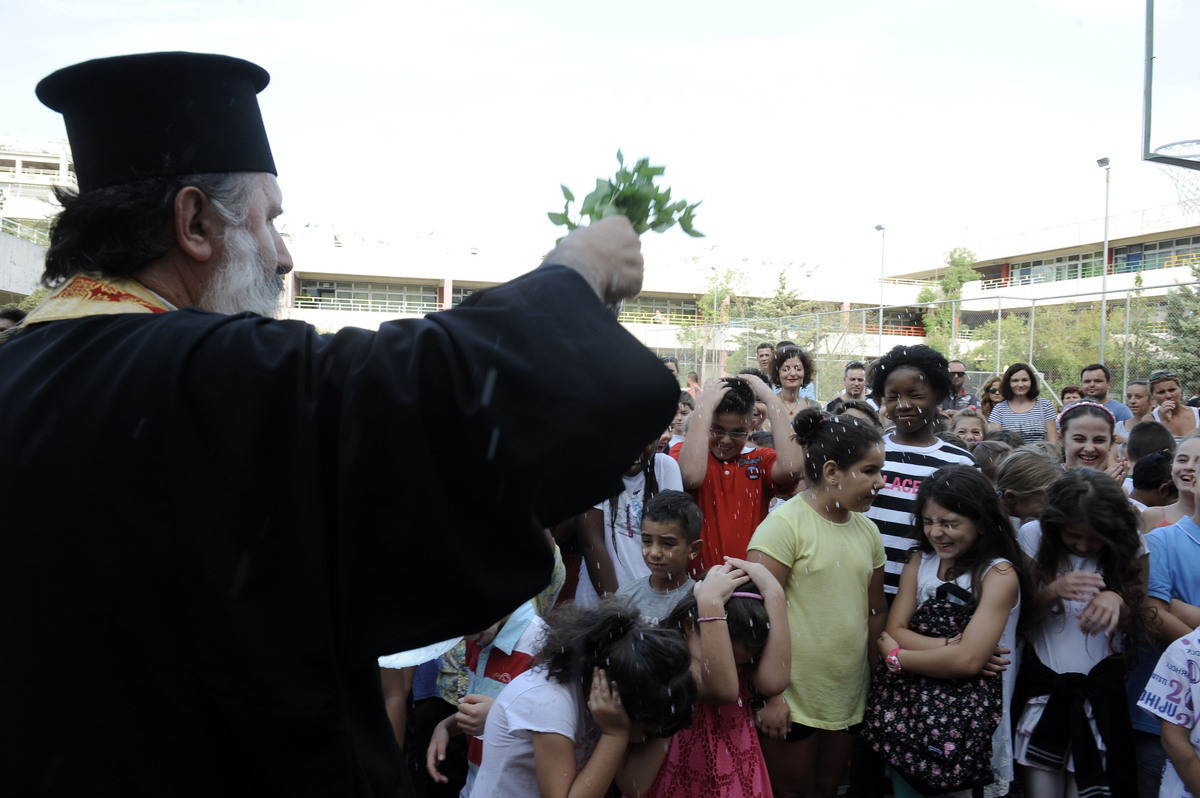 Πανηγυρίζει ο ΣΥΡΙΖΑ που άνοιξαν τα σχολεία χωρίς προβλήματα