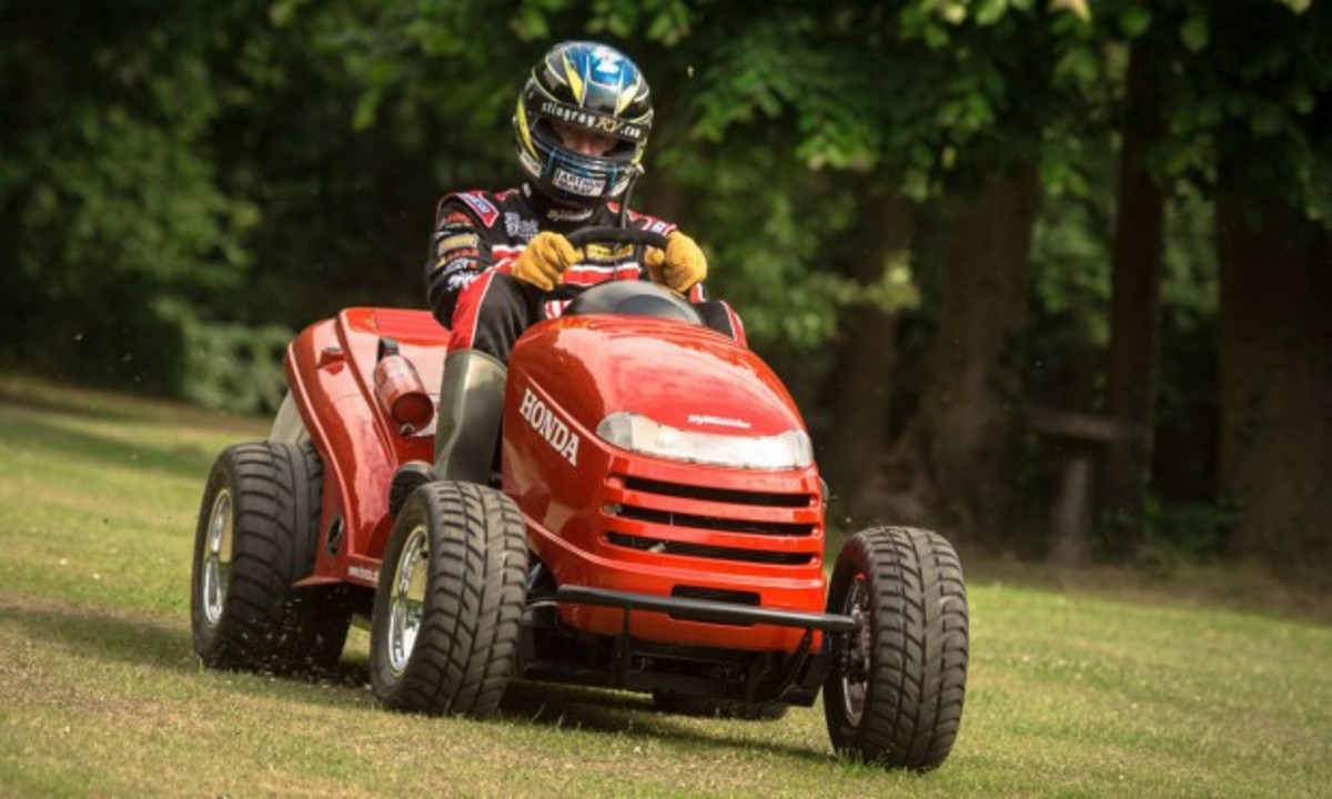 Μια extreme μηχανή του γκαζόν από την Honda (VIDEO)