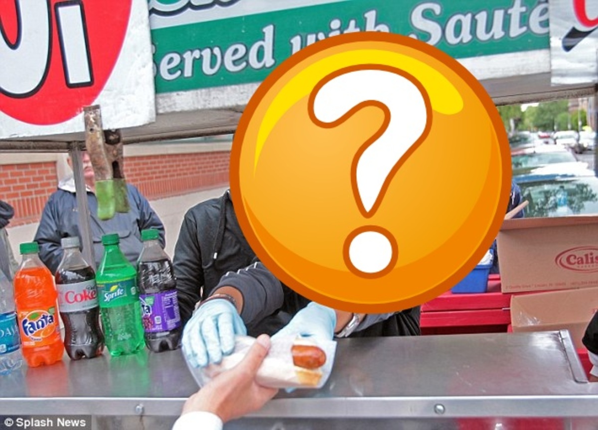 Πασίγνωστη παρουσιάστρια φτιάχνει hotdog στο δρόμο!