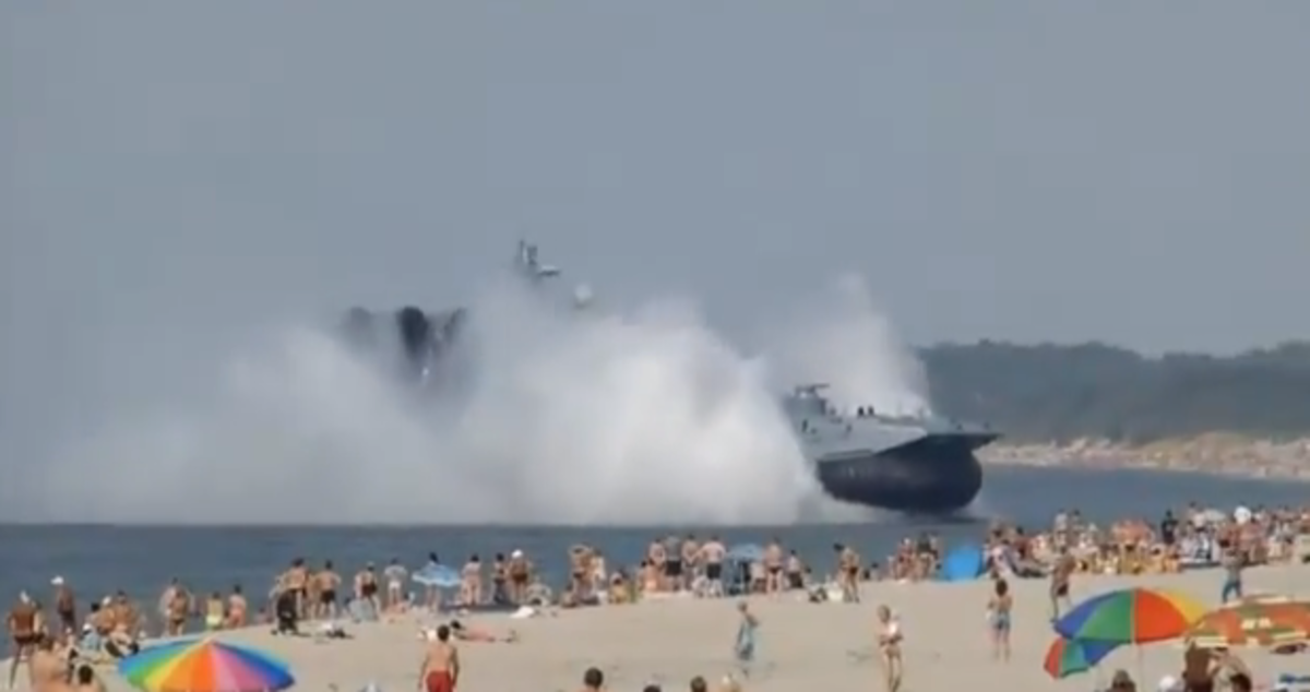 Τι είδαν οι λουόμενοι να έρχεται καταπάνω τους; ΒΙΝΤΕΟ!