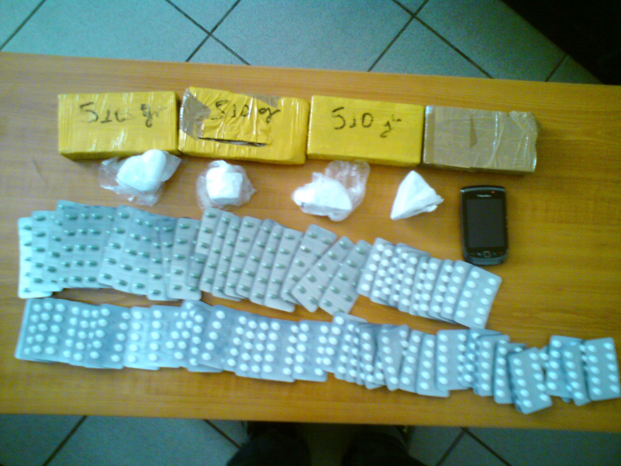 Συνέλαβαν 19χρονο με τεράστια ποσότητα ηρωίνης και ναρκωτικών χαπιών