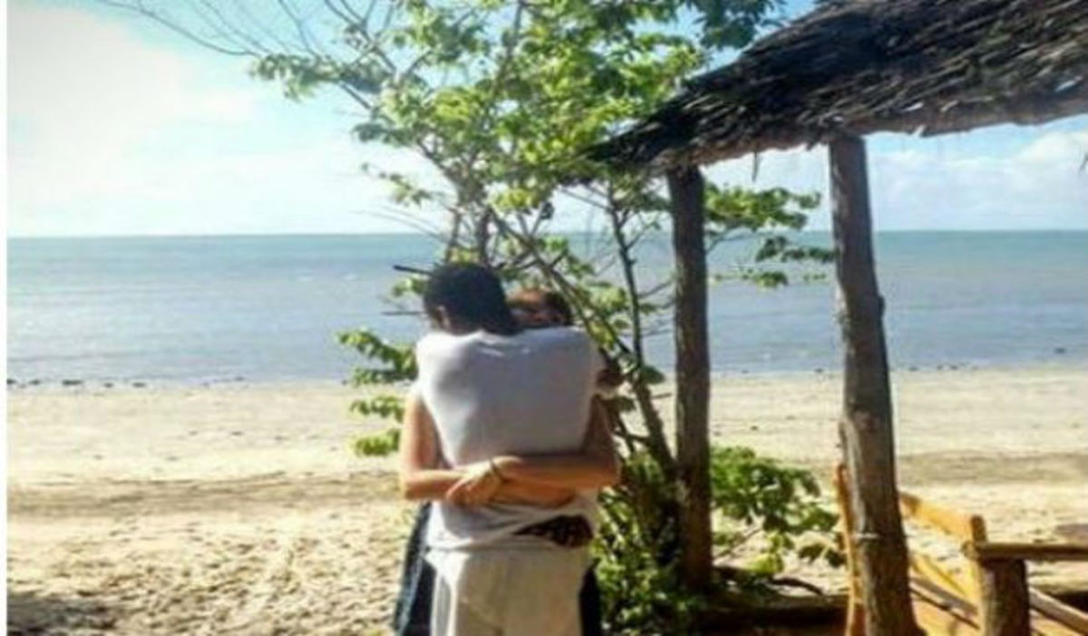 Mια αγκαλιά ανάμεσα σε ένα άνδρα και μια γυναίκα έχει τρελάνει όλο το διαδίκτυο! (ΦΩΤΟ)
