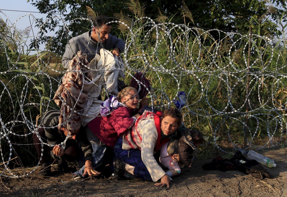 Financial Times: Σχέδιο απομόνωσης της Ελλάδας – Υψώνουν τείχη στους πρόσφυγες οι Ευρωπαίοι