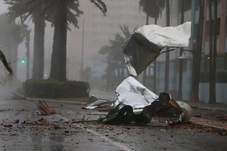 Τυφώνας Μάθιου: Εκατομμύρια άνθρωποι στο έλεός του! «Κρυφτείτε, αλλιώς θα πεθάνετε» η απίστευτη δήλωση δημάρχου!