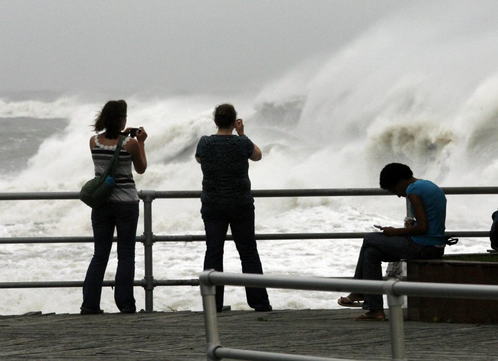 Ο κυκλώνας Ερλ κατευθύνεται στον Καναδά