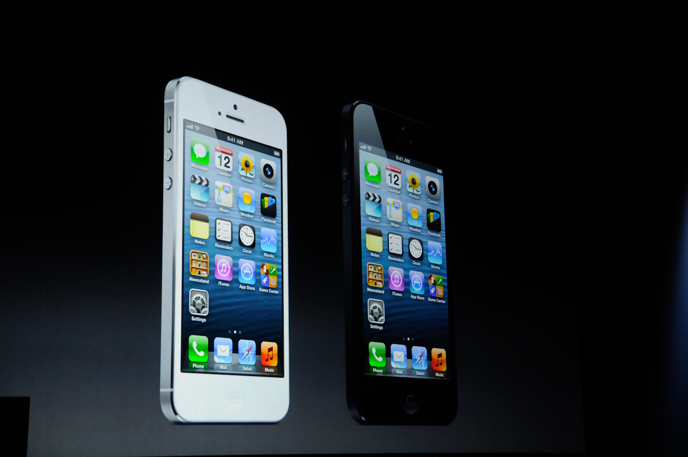 Η Apple σχεδιάζει νέο φθηνότερο iPhone