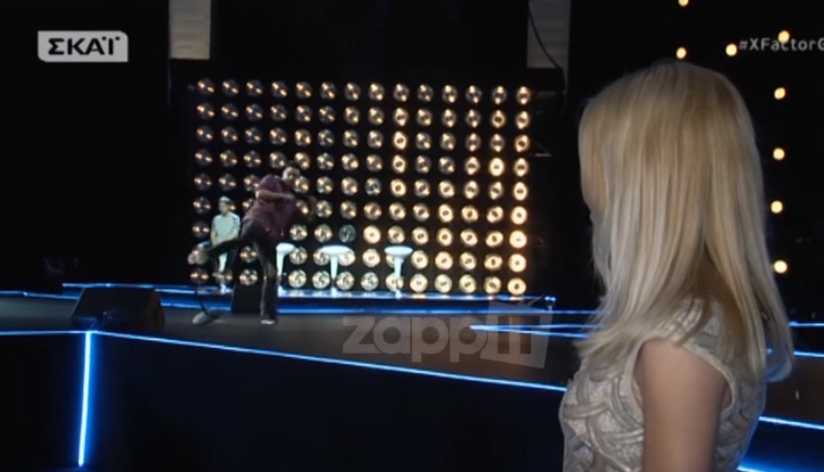 X Factor – Chair Challenge: Κλώτσησε το σταντ του μικροφώνου ο Ίαν! Η παρατήρηση του Θεοφάνους και η απόφαση του!