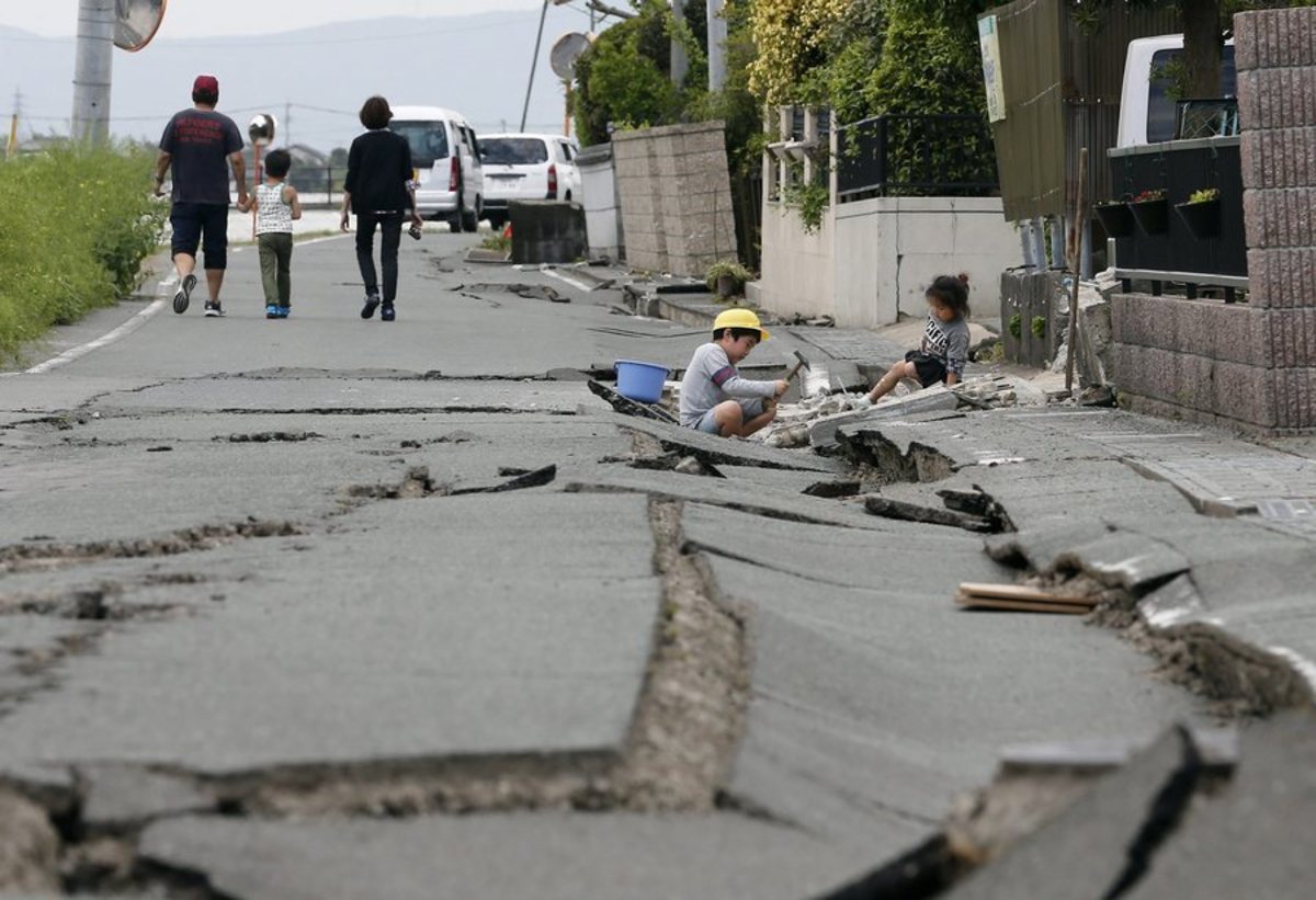 Ιαπωνία: Δράμα χωρίς τέλος – 23 οι νεκροί, δεκάδες παγιδευμένοι στα ερείπια!