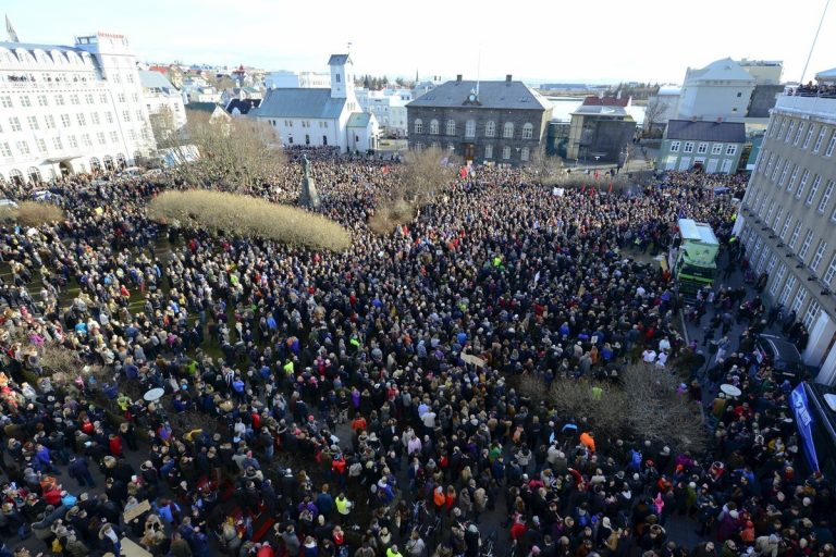 Panama Papers: Χιλιάδες Ισλανδοί στους δρόμους απαιτώντας εκλογές!