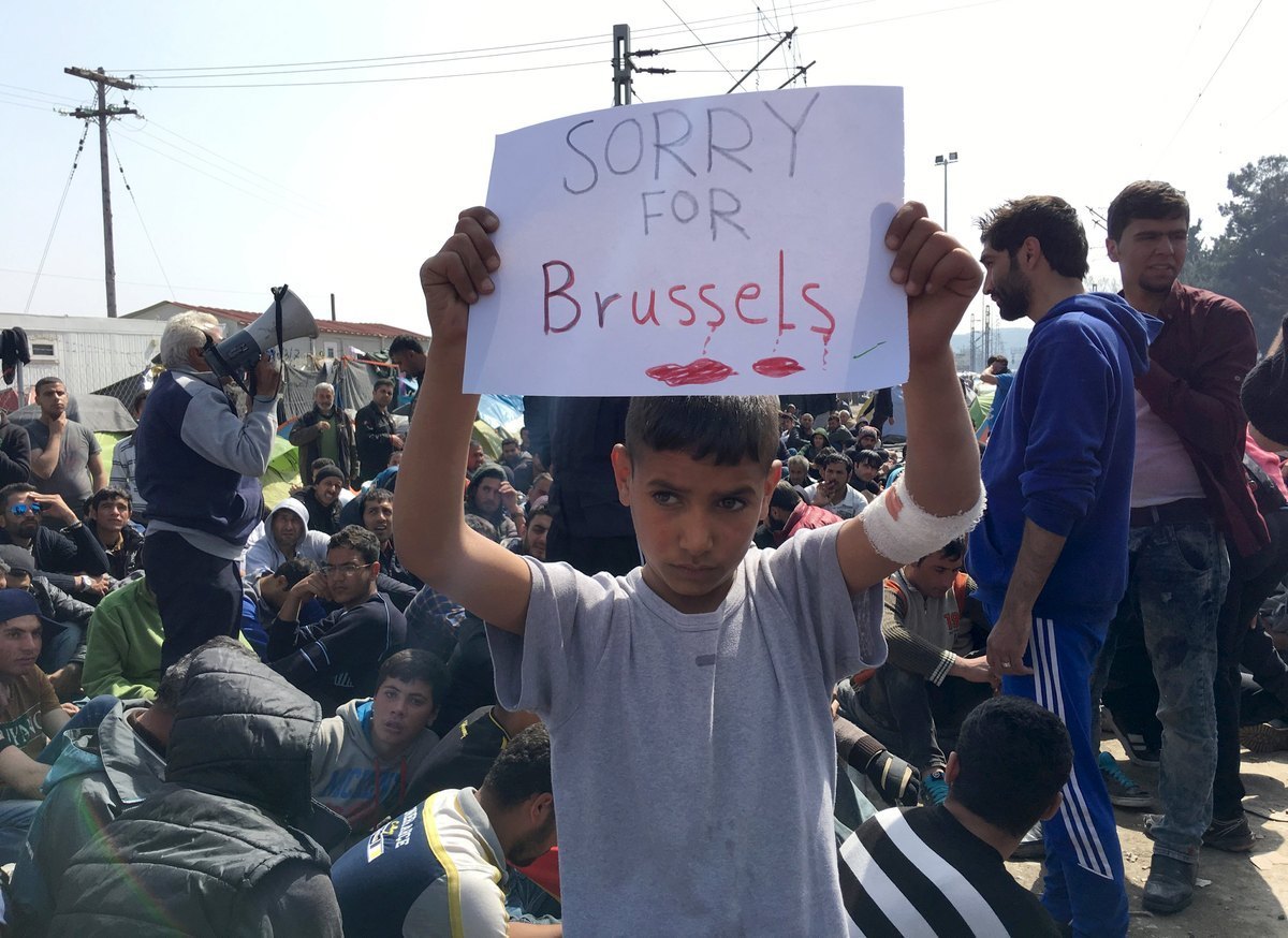 Η Ειδομένη κλαίει για τις Βρυξέλλες – Η φωτογραφία που συγκινεί